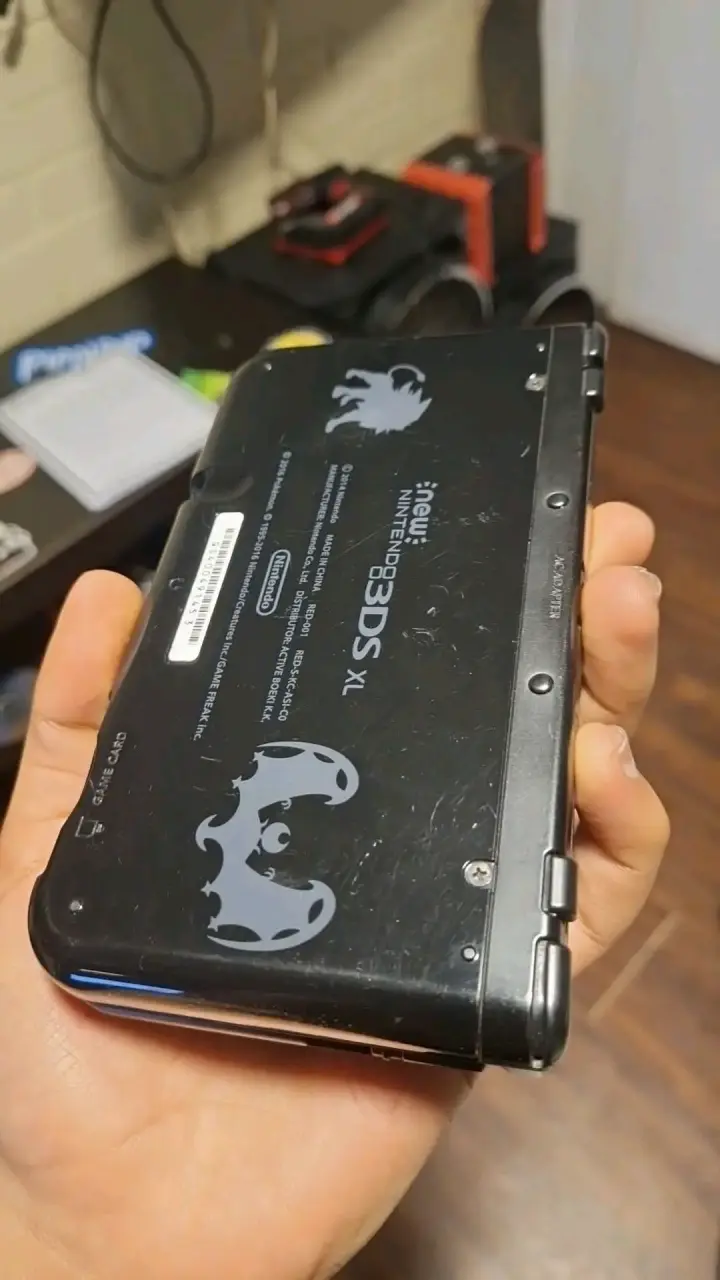 Consola New 3DS XL Edición Pokémon con Cargador - 6