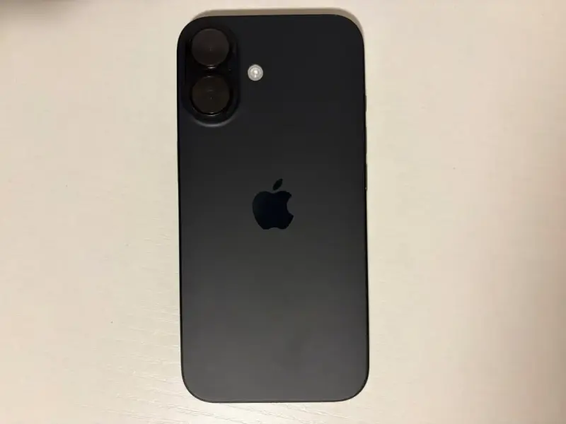 iPhone 16 - 256gb negro menos de un año de uso - 2