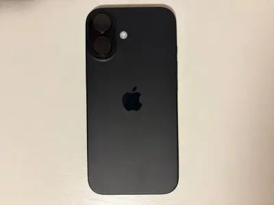 iPhone 16 - 256gb negro menos de un año de uso - miniatura 2