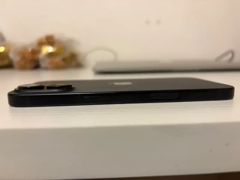 iPhone 16 - 256gb negro menos de un año de uso - 4