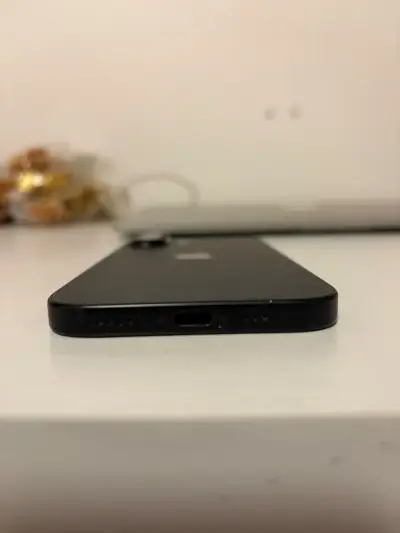 iPhone 16 - 256gb negro menos de un año de uso - miniatura 5