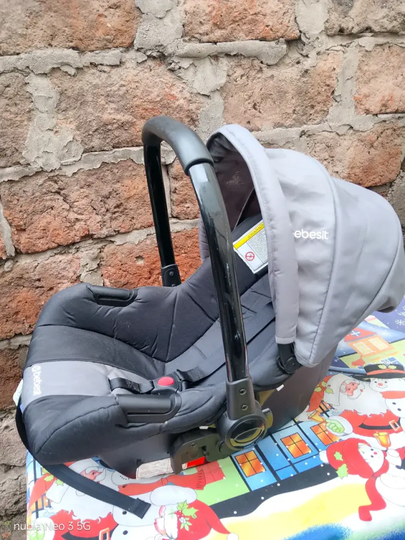Silla de Auto Bebesit para Bebé en Buen Estado - 1