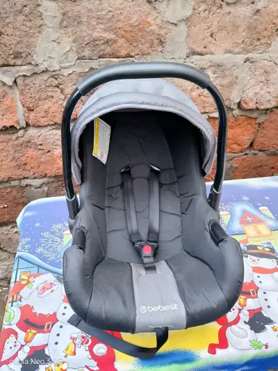 Silla de Auto Bebesit para Bebé en Buen Estado - miniatura 2