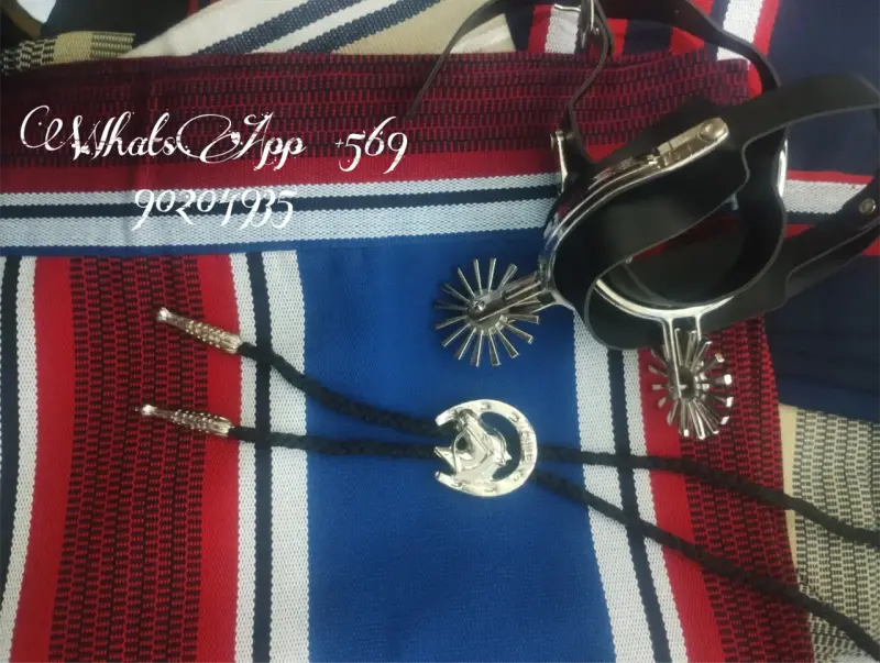 Conjunto de Huaso Chileno con Sombrero y Espuelas - 3