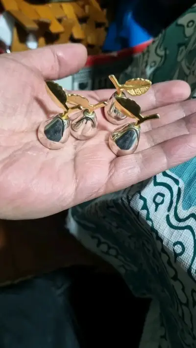 Decoración de mesa peras doradas y plateadas - miniatura 1