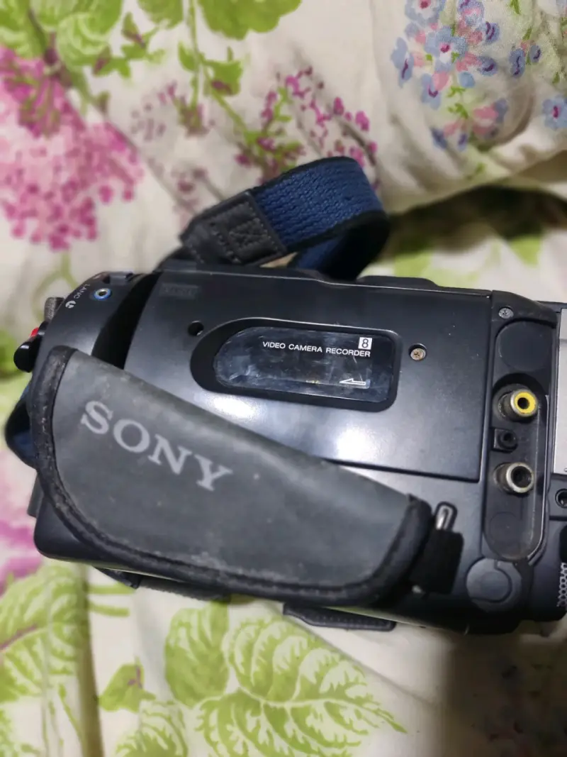 Videocámara Sony Handycam CCD-TR517 con Zoom 200x - 3
