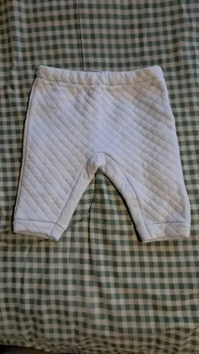 Conjunto de pantalones para bebé con diseños variados - miniatura 2