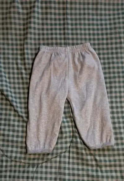 Conjunto de pantalones para bebé con diseños variados - miniatura 4
