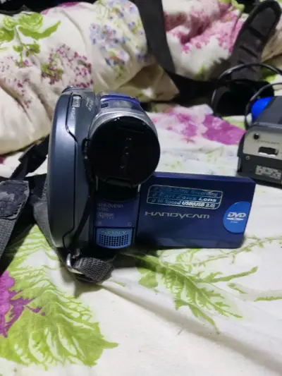 Videocámara Sony Handycam DVD con pantalla LCD - miniatura 3