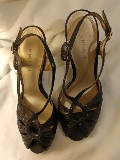 Sandalias de tacón Nine West negras con textura - miniatura 2