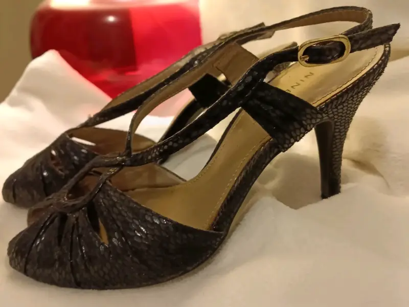 Sandalias de tacón Nine West negras con textura - 3