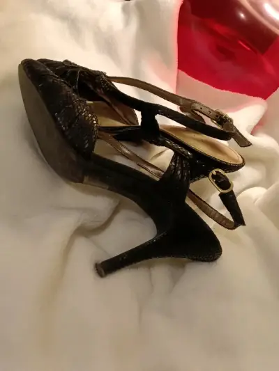 Sandalias de tacón Nine West negras con textura - miniatura 4