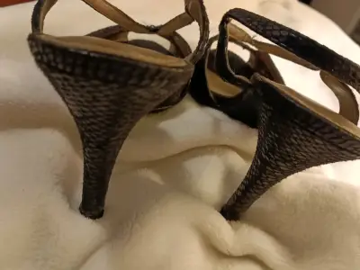 Sandalias de tacón Nine West negras con textura - miniatura 5