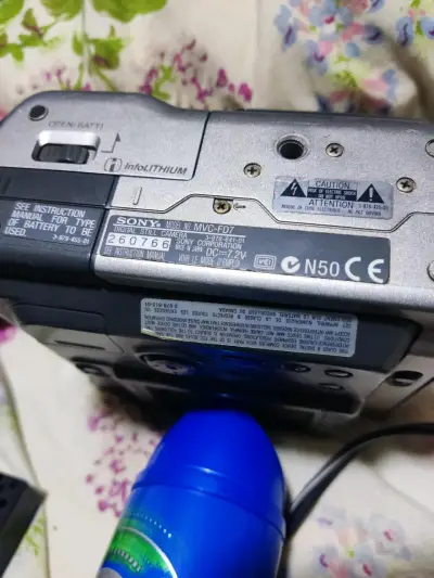 Cámara digital Sony MVC-FD7 con batería InfoLITHIUM - miniatura 3
