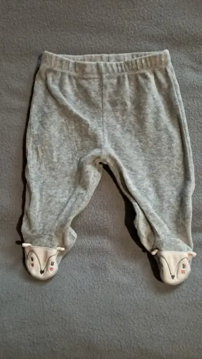 Pantalones de bebé con pies suaves y estampados - miniatura 1