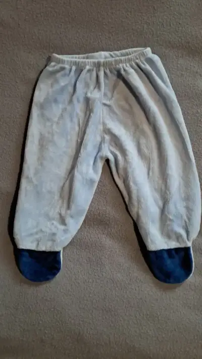 Pantalones de bebé con pies suaves y estampados - miniatura 4