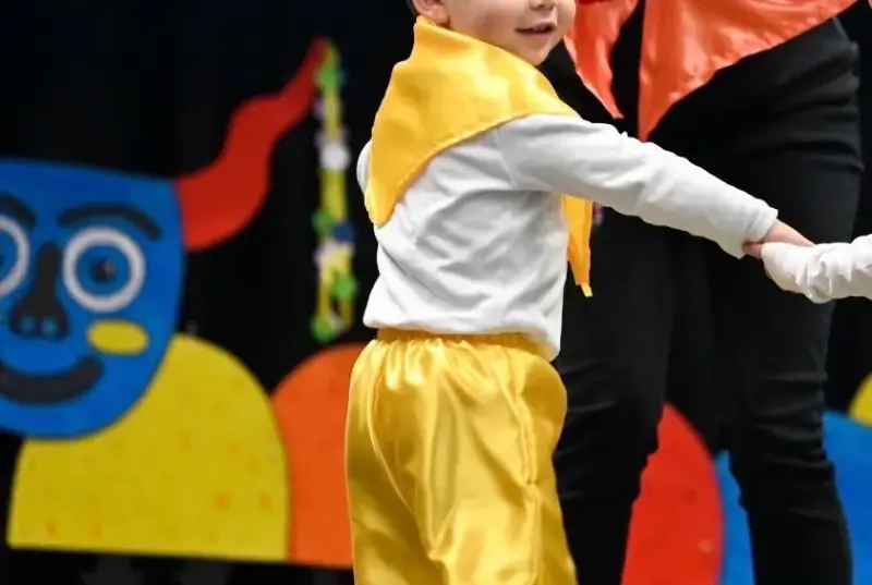 Traje dieciochero norteño amarillo con pañuelo - 2