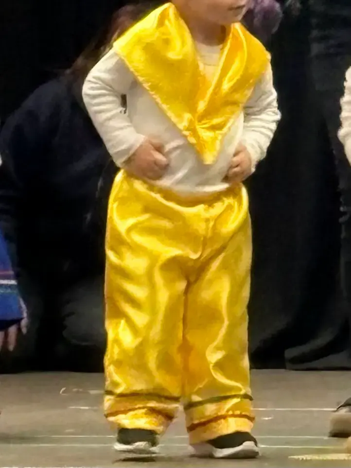 Traje dieciochero norteño amarillo con pañuelo - 3