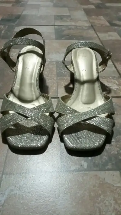 Sandalias de tacón alto brillantes para mujer - miniatura 1
