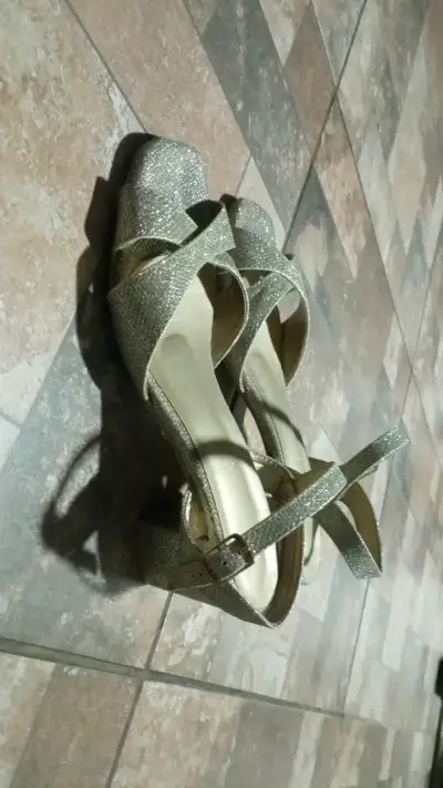 Sandalias de tacón alto brillantes para mujer - miniatura 2