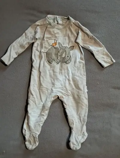 Conjunto de pijamas de bebé con diseños variados - miniatura 4