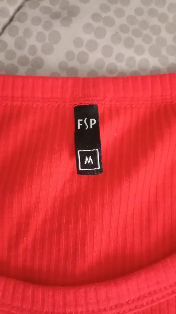 Polera sin mangas roja FSP talla M - 2