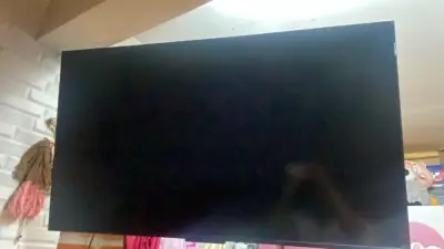 Televisor QLED Premium de gran tamaño - miniatura 1