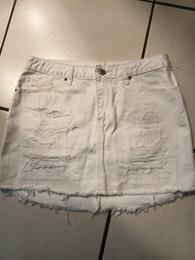 Falda de mezclilla blanca desgastada para mujer - 2