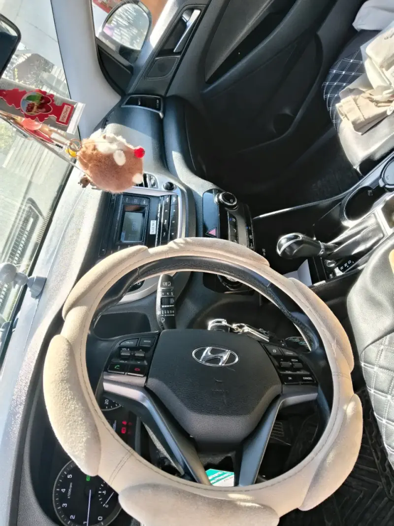 Hyundai Tucson SUV 2017 en buen estado - 3