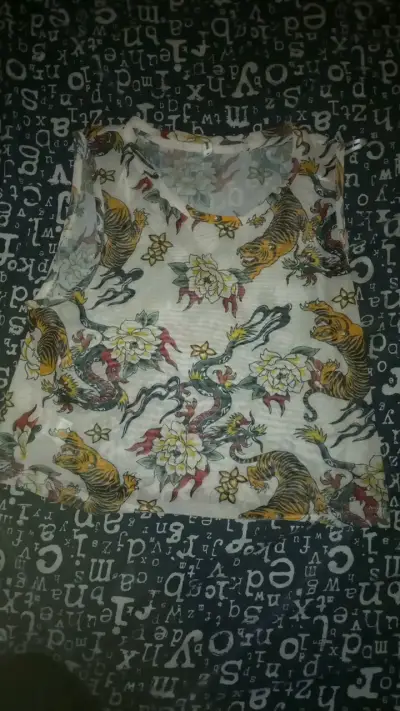 Polera estampada con tigres y flores - miniatura 1