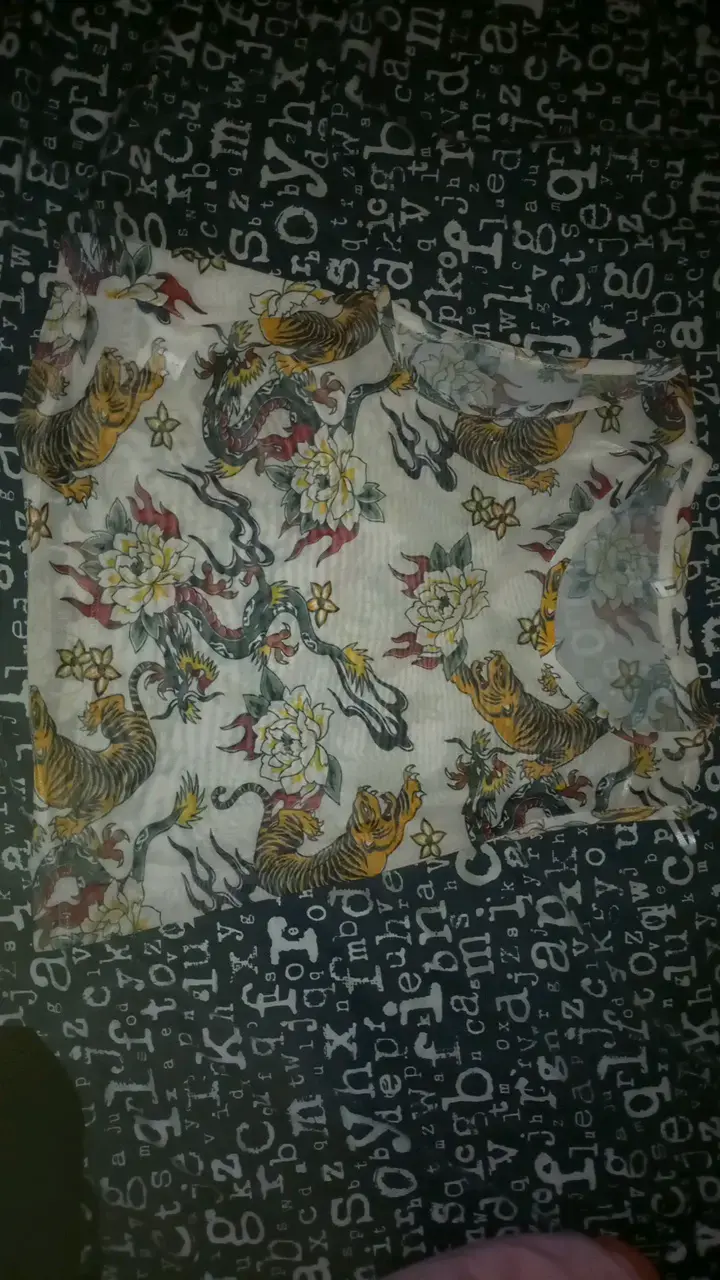 Polera estampada con tigres y flores - 2