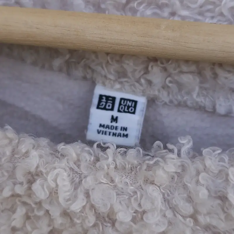 Suéter de felpa beige Uniqlo para mujer - 2