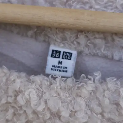Suéter de felpa beige Uniqlo para mujer - miniatura 2