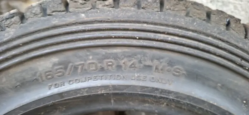 Neumático Pirelli 165/70 R14 para competición - 3