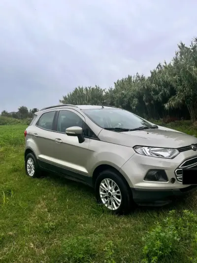 Ford EcoSport SUV en buen estado - miniatura 2
