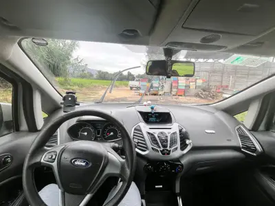 Ford EcoSport SUV en buen estado - miniatura 3