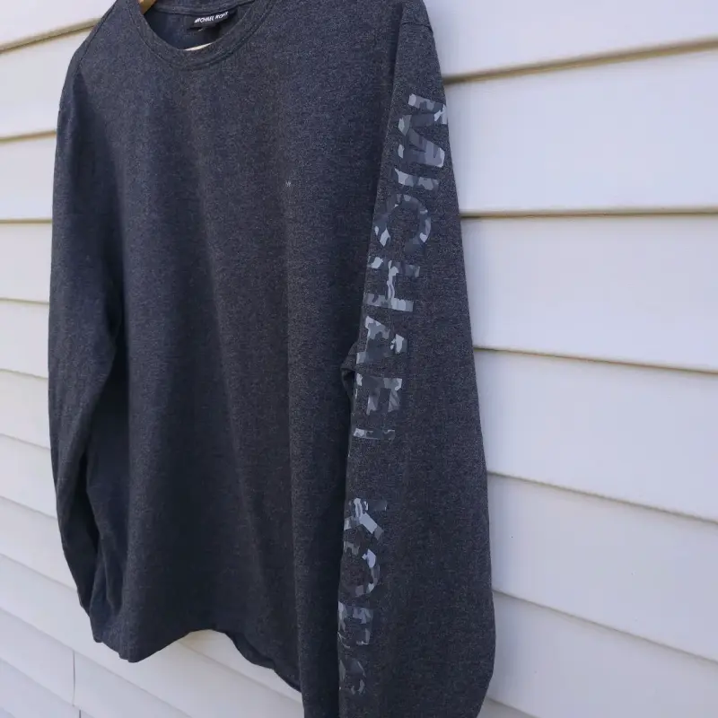 Polera Michael Kors gris oscuro para hombre - 2