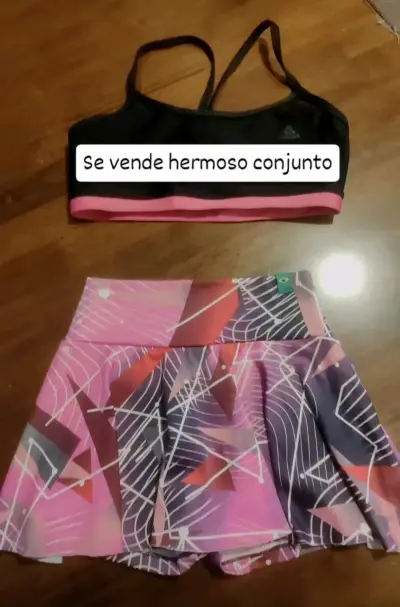 Conjunto deportivo mujer top y falda estampada - miniatura 1