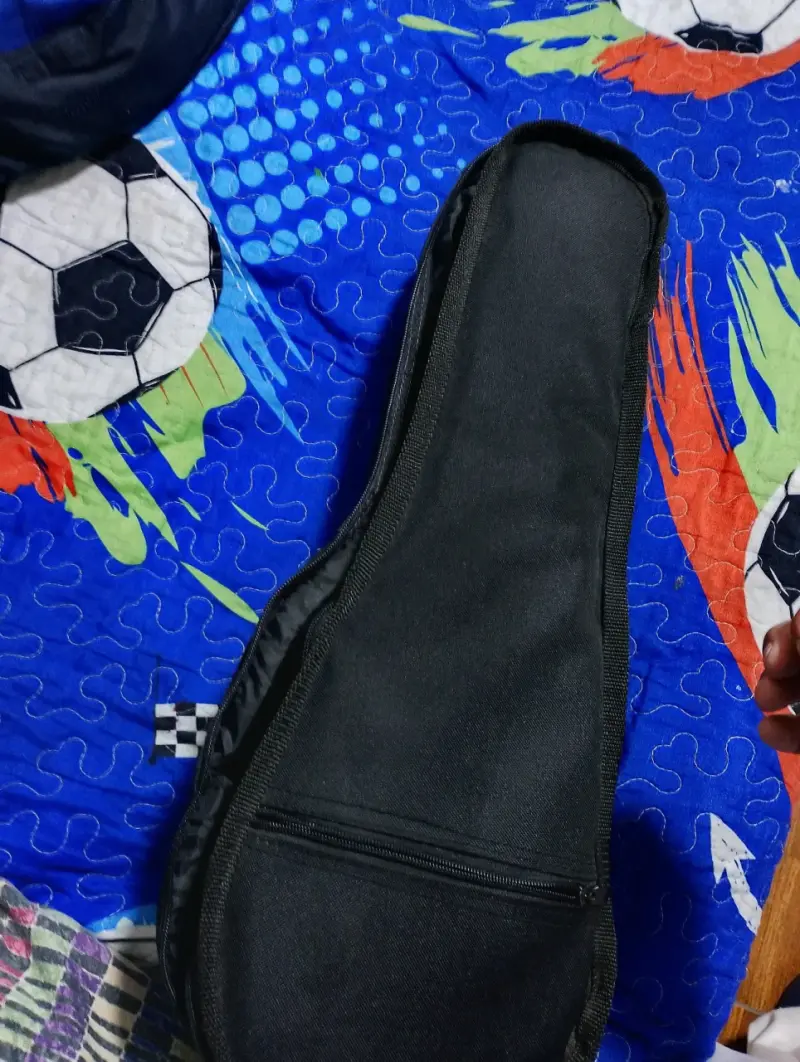 Ukulele soprano de madera con funda - 3