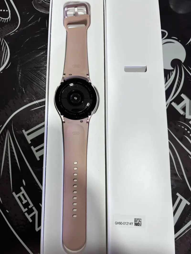 Samsung Galaxy Watch4 Rosa con Cargador - 1