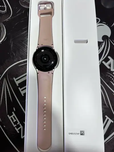 Samsung Galaxy Watch4 Rosa con Cargador - miniatura 1