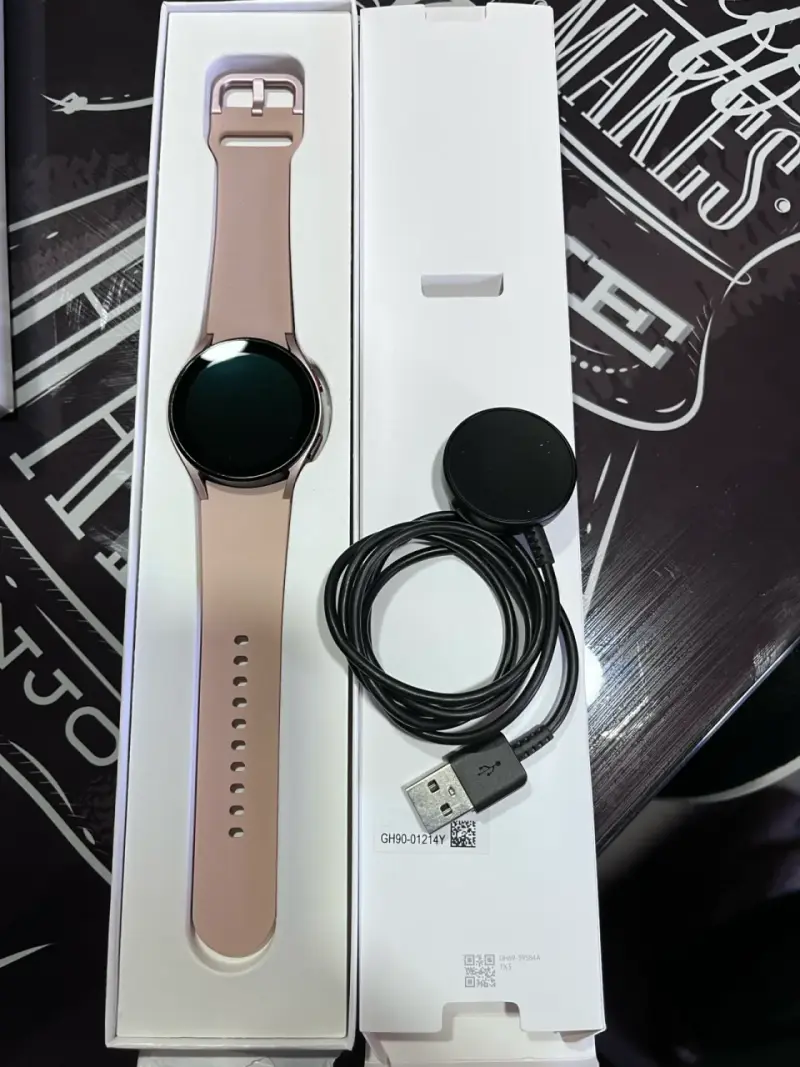 Samsung Galaxy Watch4 Rosa con Cargador - 2