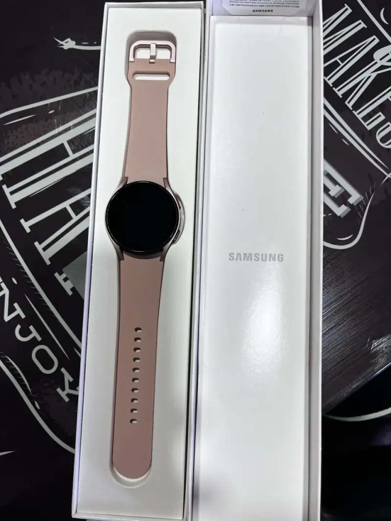 Samsung Galaxy Watch4 Rosa con Cargador - 3