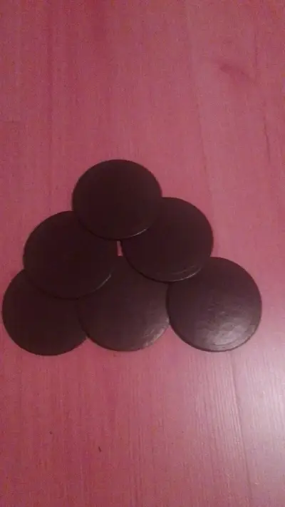 Set de posavasos redondos de cuero marrón - miniatura 1