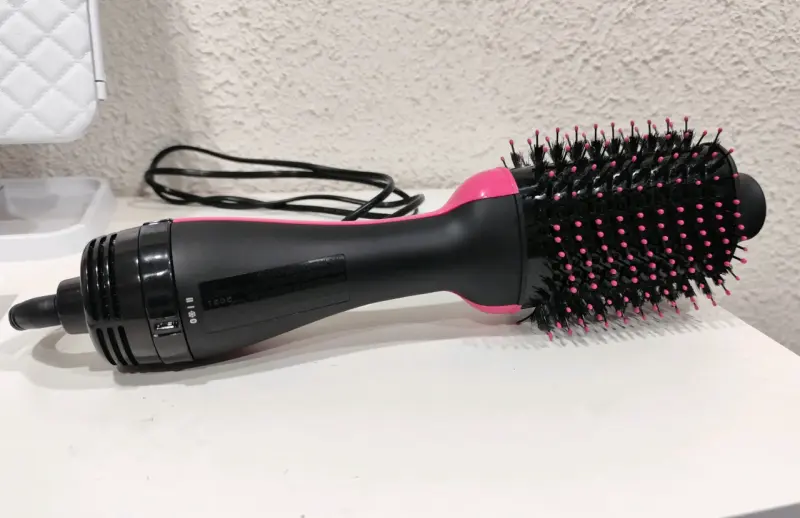Cepillo Secador Revlon One-Step Negro y Rosa - 3