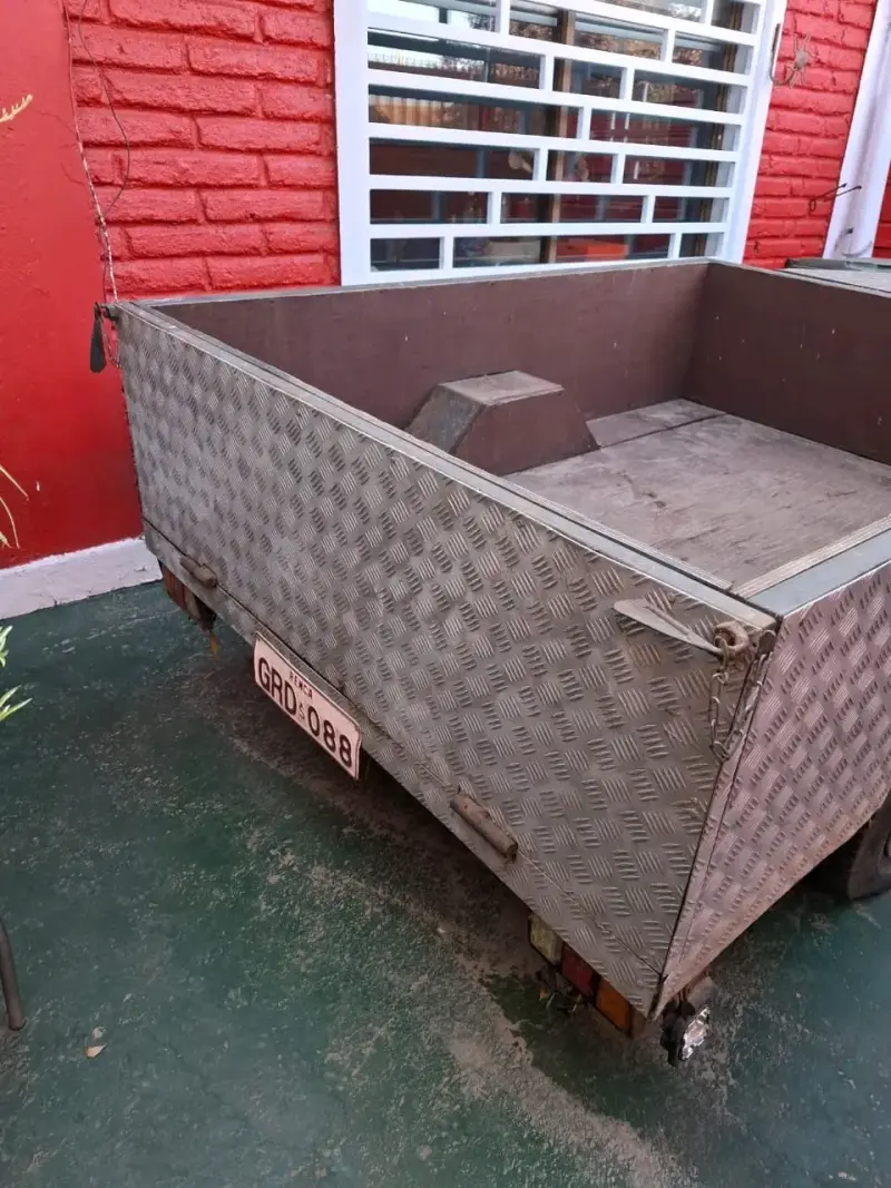 Carro de arrastre metálico con rueda de repuesto - 2