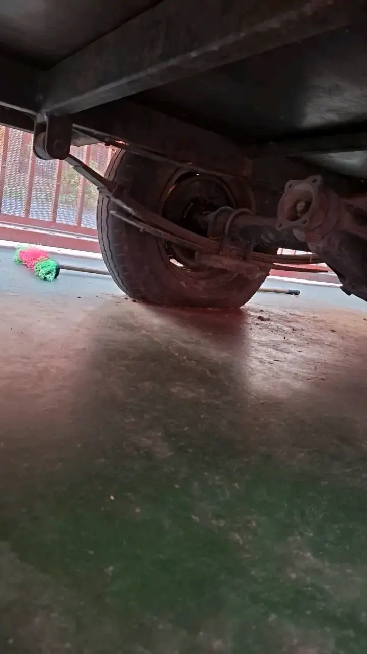 Carro de arrastre metálico con rueda de repuesto - 5