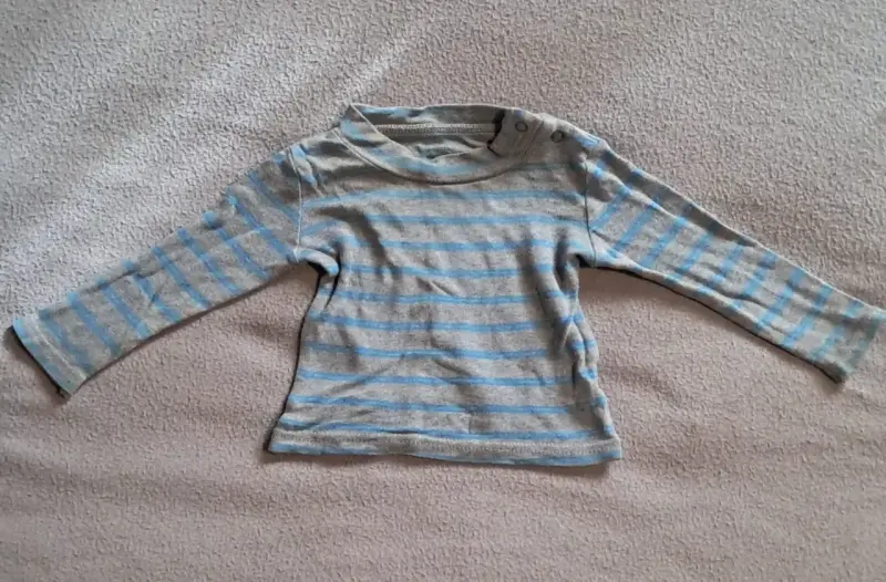 Conjunto de poleras y chaquetas para bebé