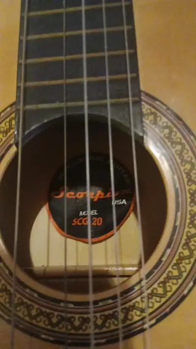 Guitarra clásica Scorpion SCG20 en buen estado - miniatura 2