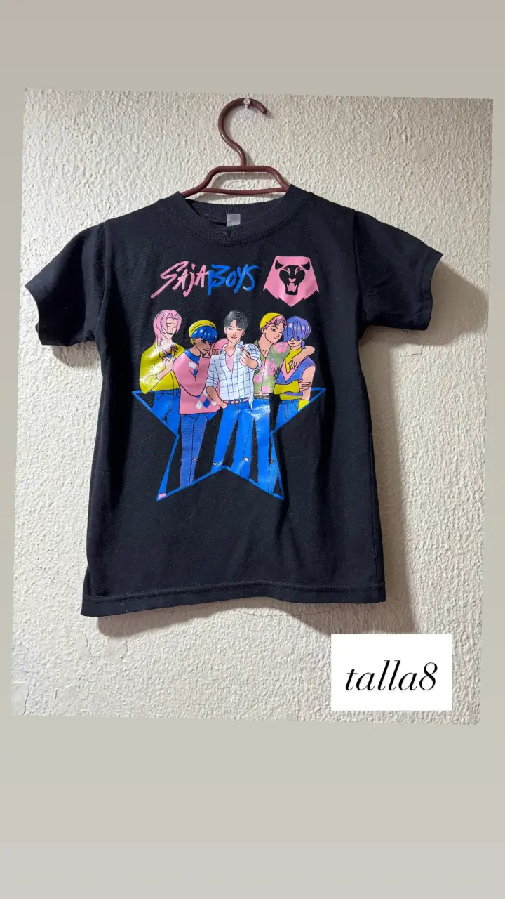 Polera negra con diseño gráfico talla 8